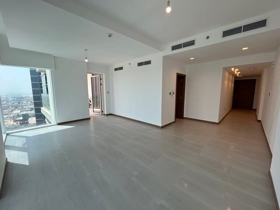 EXCLUSIVE | Pvt Elevator | Unfurnished | Vacant, picture 5