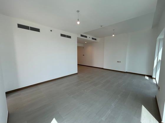 EXCLUSIVE | Pvt Elevator | Unfurnished | Vacant, picture 6