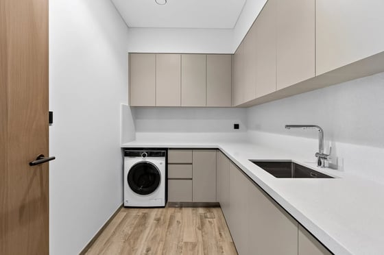 Contemporary 3-bedroom residence at Jumeirah Living, picture 11