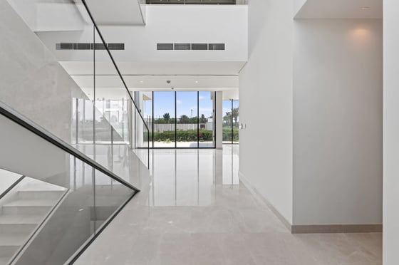 New 5-bed Address Hillcrest villa with expansive lower level, picture 2