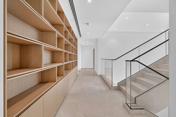New 5-bed Address Hillcrest villa with expansive lower level, picture 6