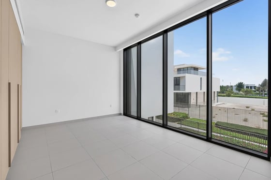New 5-bed Address Hillcrest villa with expansive lower level, picture 13