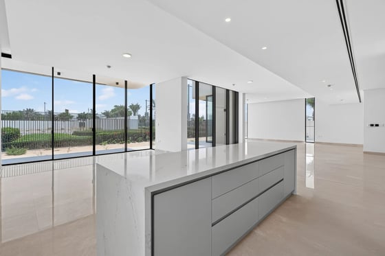 New 5-bed Address Hillcrest villa with expansive lower level, picture 3