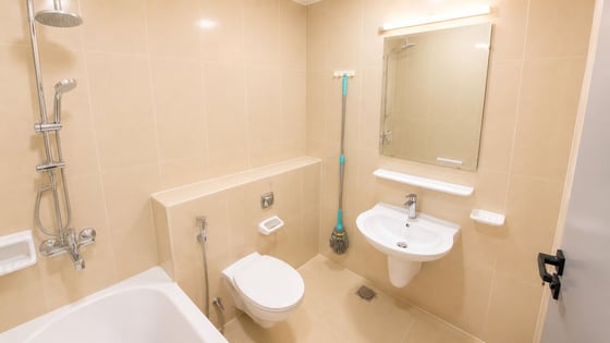 Panoramic Skyline Views | Very High Floor | Vacant, picture 8