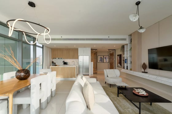3-bedroom upgraded apartment in Beach Vista, Dubai Harbour, picture 4