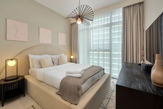 3-bedroom upgraded apartment in Beach Vista, Dubai Harbour, picture 11
