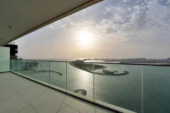 3-bedroom upgraded apartment in Beach Vista, Dubai Harbour, picture 8