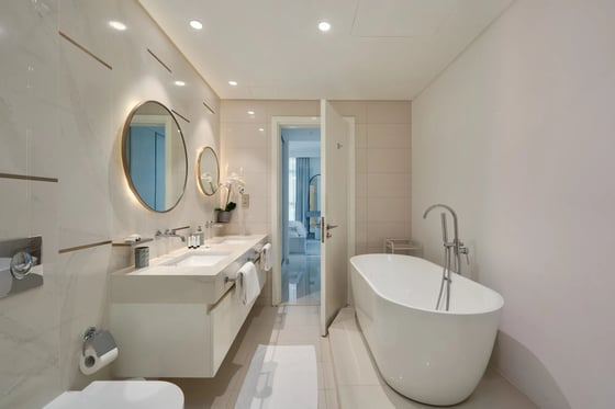 3-bedroom upgraded apartment in Beach Vista, Dubai Harbour, picture 18