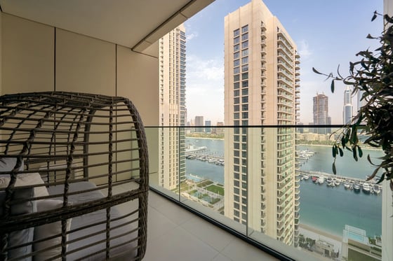 3-bedroom upgraded apartment in Beach Vista, Dubai Harbour, picture 14