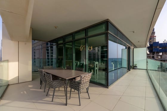 3-bedroom upgraded apartment in Beach Vista, Dubai Harbour, picture 5