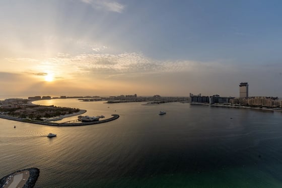 3-bedroom upgraded apartment in Beach Vista, Dubai Harbour, picture 9
