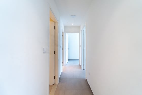 Fully Furnished | Park Views | Prime Location, picture 7