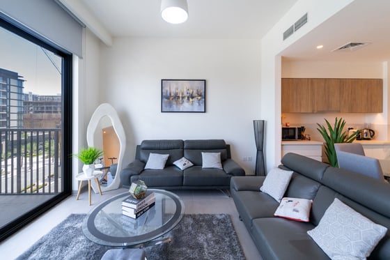 Fully Furnished | Park Views | Prime Location, picture 2