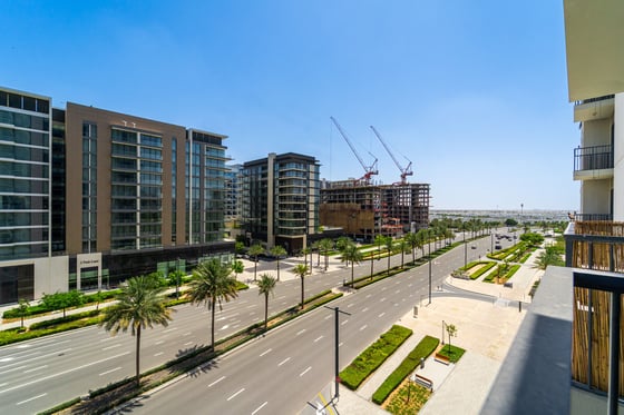 Fully Furnished | Park Views | Prime Location, picture 11