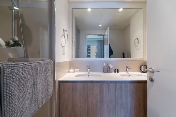 Fully Furnished | Park Views | Prime Location, picture 13