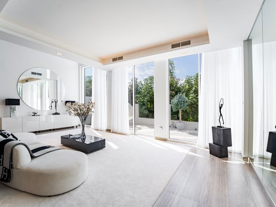 4 Bed | Furnished | Upgraded | Lagoon View, picture 2