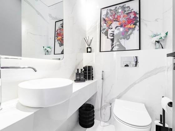 4 Bed | Furnished | Upgraded | Lagoon View, picture 6