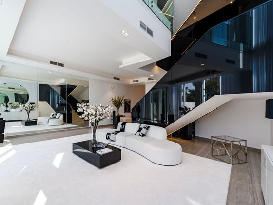 4 Bed | Furnished | Upgraded | Lagoon View, picture 1
