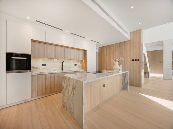 Luxury 5BR Renovated Villa | Private Pool & Park Views, picture 7