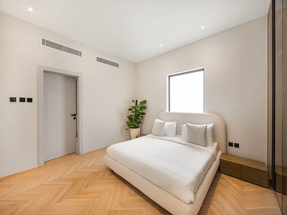 Luxury 5BR Renovated Villa | Private Pool & Park Views, picture 24