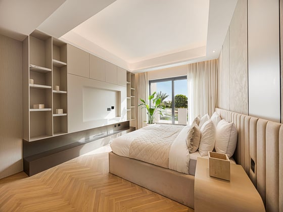Luxury 5BR Renovated Villa | Private Pool & Park Views, picture 15