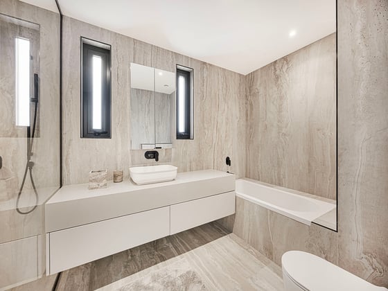Luxury 5BR Renovated Villa | Private Pool & Park Views, picture 32