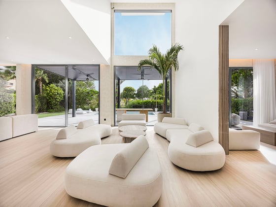 Luxury 5BR Renovated Villa | Private Pool & Park Views, picture 4