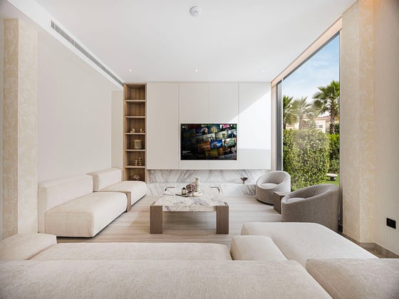 Luxury 5BR Renovated Villa | Private Pool & Park Views, picture 16