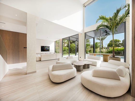 Luxury 5BR Renovated Villa | Private Pool & Park Views, picture 5