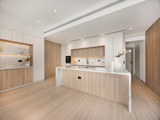 Luxury 5BR Renovated Villa | Private Pool & Park Views, picture 8