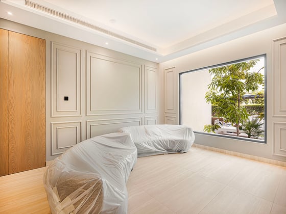 Luxury 5BR Renovated Villa | Private Pool & Park Views, picture 18