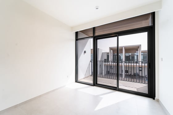 Brand New | Single Row | Skylight Layout, picture 7