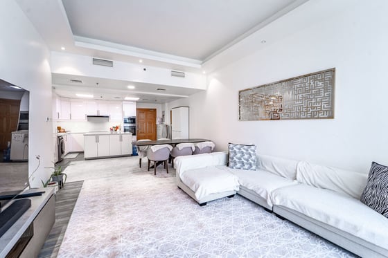 Vacant | Fully Upgraded | High Floor Apartment, picture 2
