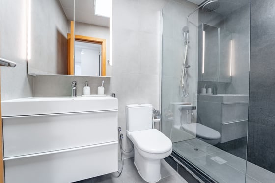 Vacant | Fully Upgraded | High Floor Apartment, picture 13