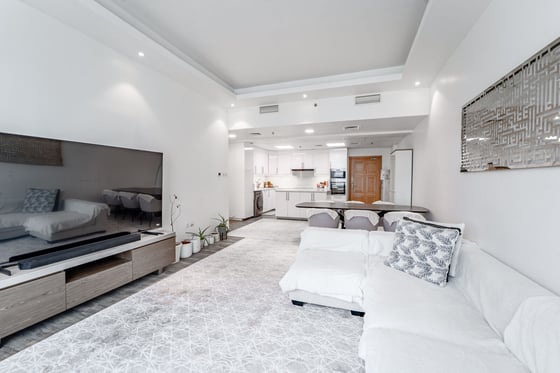 Vacant | Fully Upgraded | High Floor Apartment, picture 1