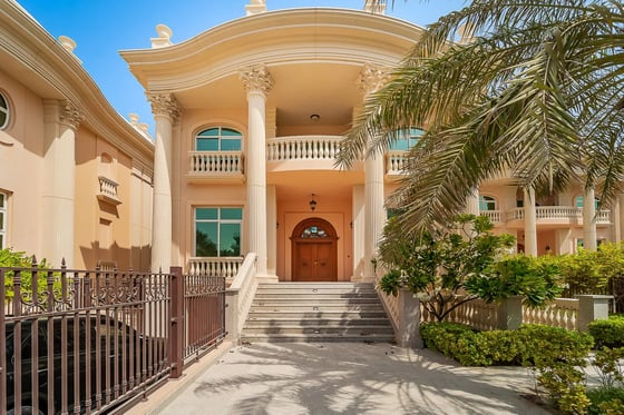 Exquisite 4-bed villa in Raffles Residences Palm Jumeirah, picture 1