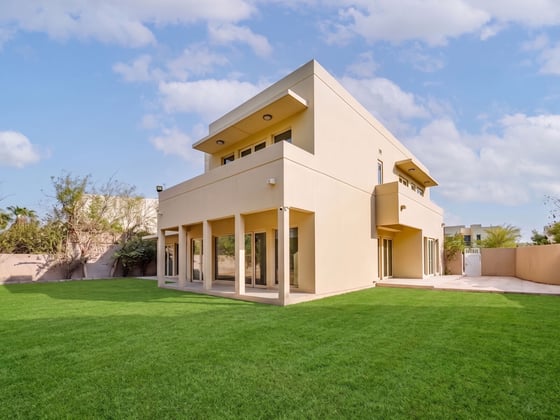 Exclusive Family-Friendly Arabian Ranches Villa, picture 1