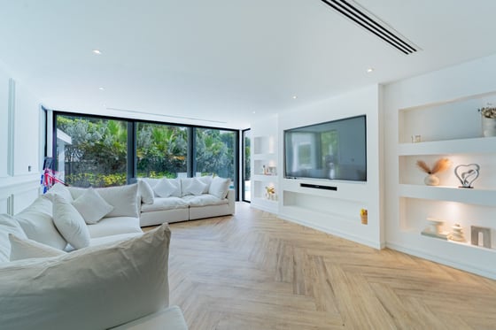 Fully Upgraded | Private Pool | Vacant on Transfer, picture 3