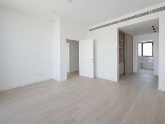 4 Bed Room | Single Row | Closed Kitchen, picture 1