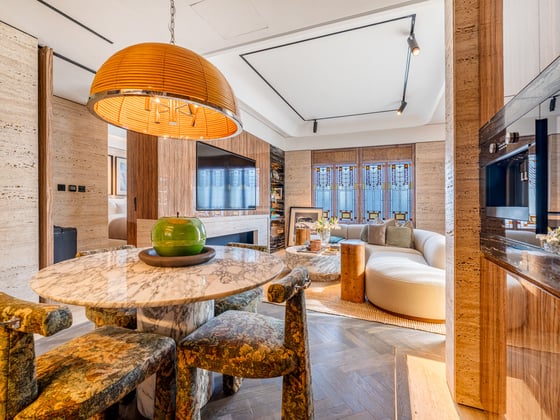 Luxuriously Upgraded Apartment in Downtown Dubai, picture 8