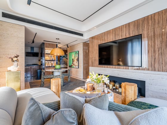Luxuriously Upgraded Apartment in Downtown Dubai, picture 5