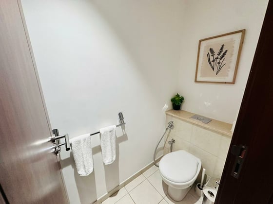 Fully Furnished | Mid Floor | Bright Unit, picture 12