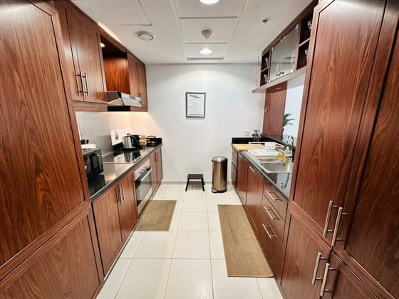 Fully Furnished | Mid Floor | Bright Unit, picture 6