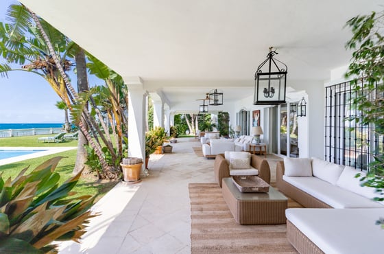 Classical Andalusian Beachfront Villa in East Estepona, picture 9