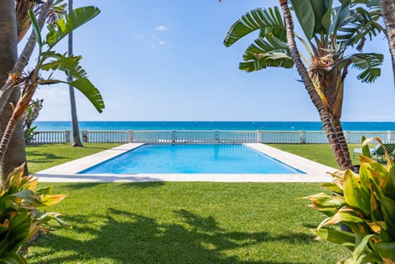 Classical Andalusian Beachfront Villa in East Estepona, picture 3