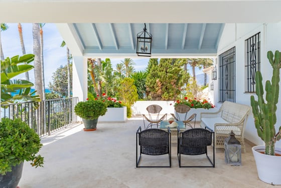 Classical Andalusian Beachfront Villa in East Estepona, picture 6