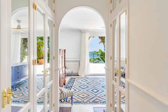 Classical Andalusian Beachfront Villa in East Estepona, picture 22