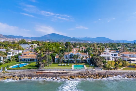 Classical Andalusian Beachfront Villa in East Estepona, picture 26