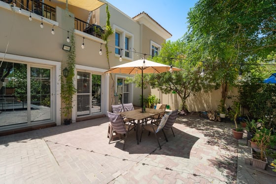 Walk to the Pool | Single Row | Private Garden, picture 1