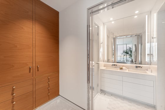 Upgraded Turnkey | Palm Views | Best Price, picture 12